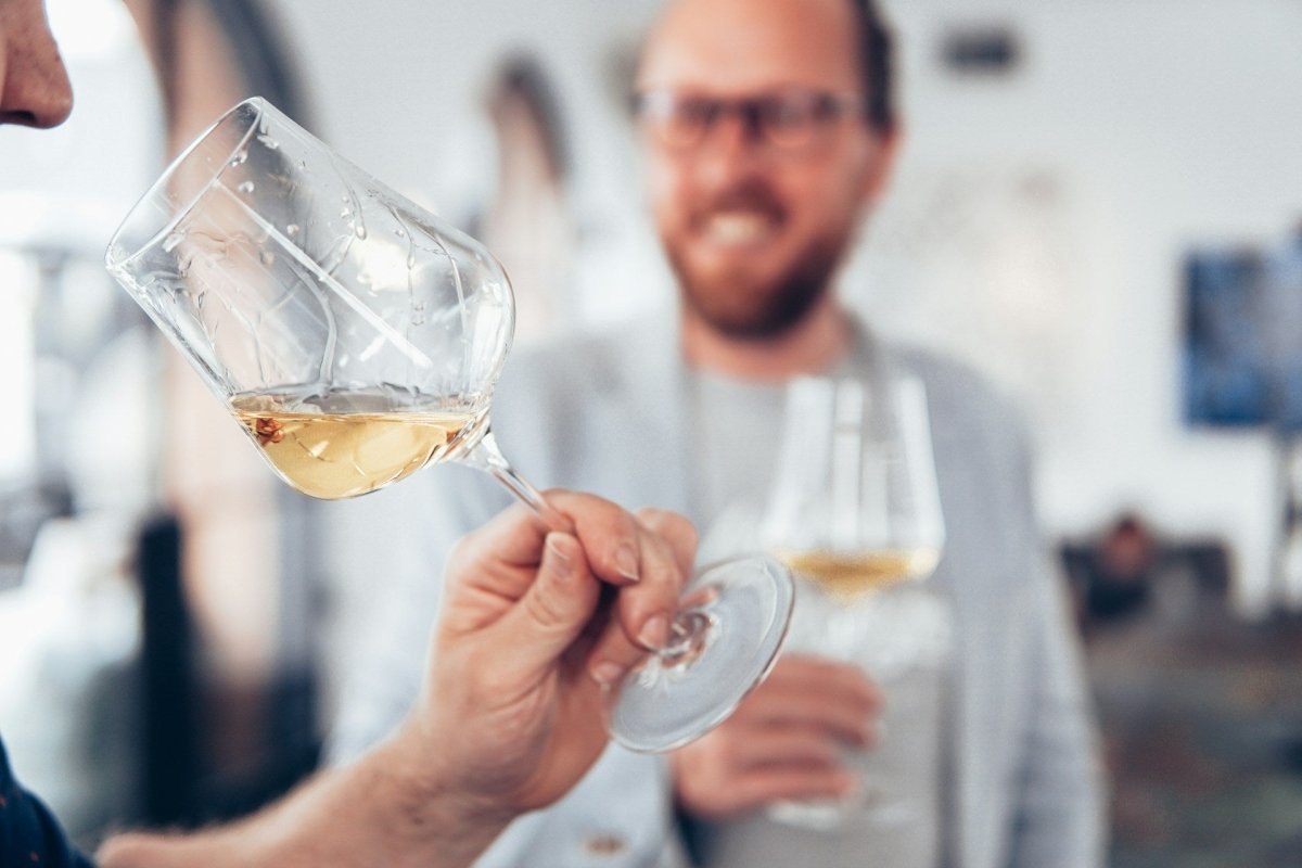 Understanding Wine Aromas and Tasting Notes: A Complete Guide - Millon Wines